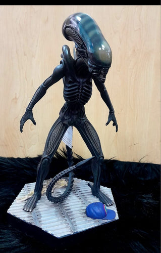 Alien predator figure