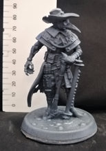 FIGURINE: Plague Doctor