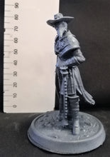 FIGURINE: Plague Doctor